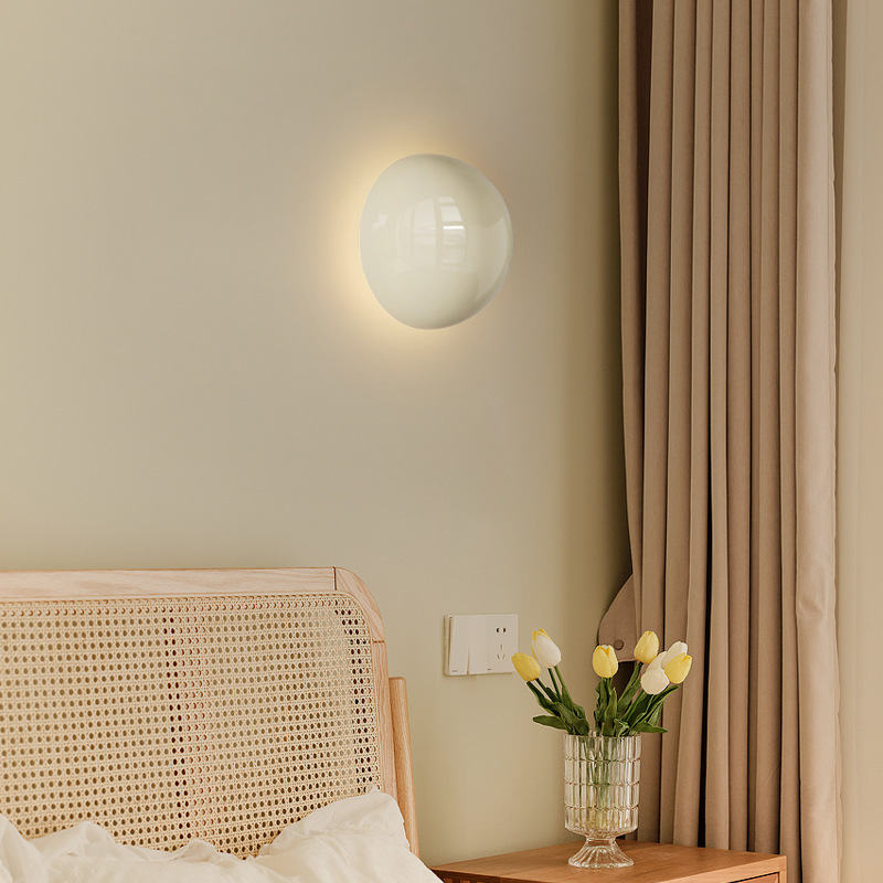 ミニマリストバウハウス小型鉄製ウォールランプ白赤色光モダンな - Light Switch のレビューと価格