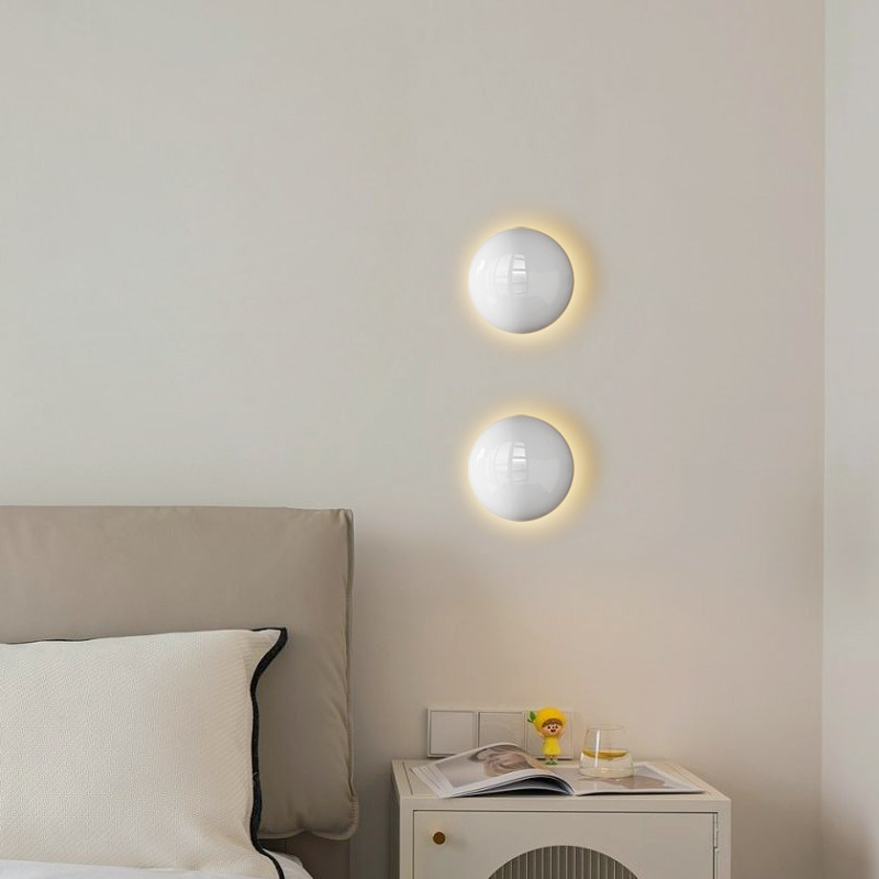 ミニマリストバウハウス小型鉄製ウォールランプ白赤色光モダンな - Light Switch のレビューと価格
