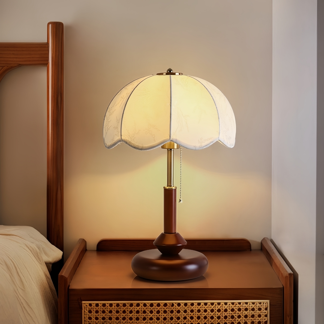 ヴィンテージスカラップドームテーブルランプ寝室ナイトスタンド - Light Switch のレビューと価格