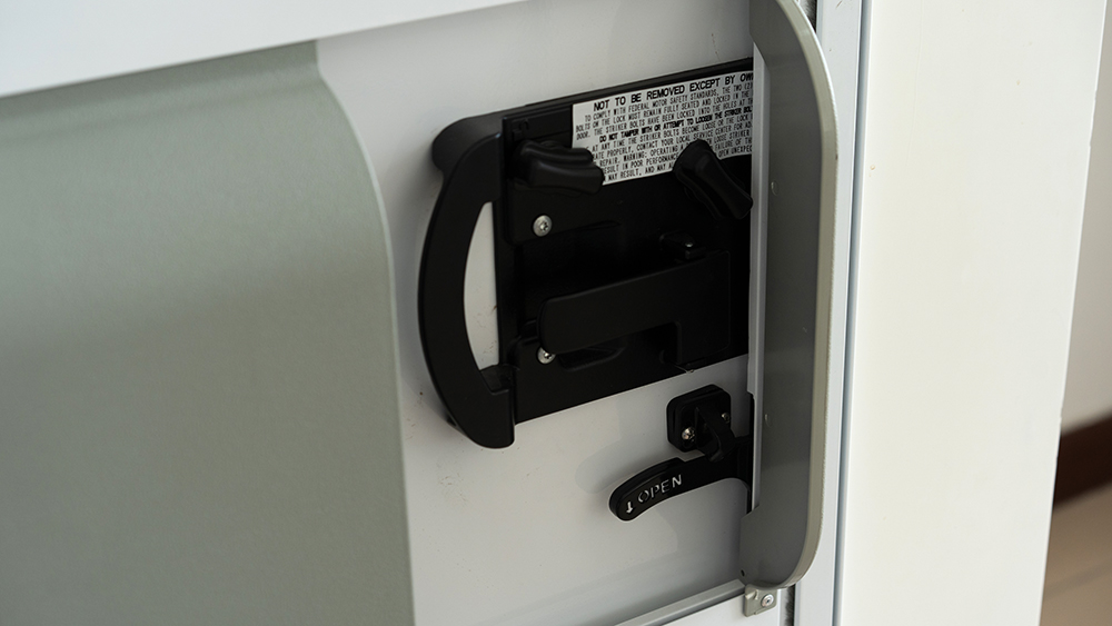 アイロー オートセーフティポイントロック ラグジュアリーモー - Door Lock のレビューと価格